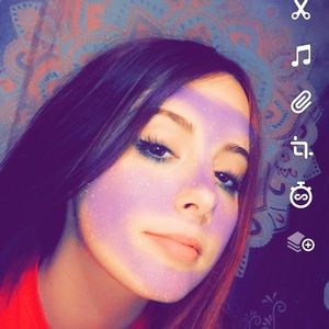 Meet your Posher, Haily